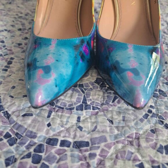 Stuart Weitzman Patent Pumps - Picture 3 of 8